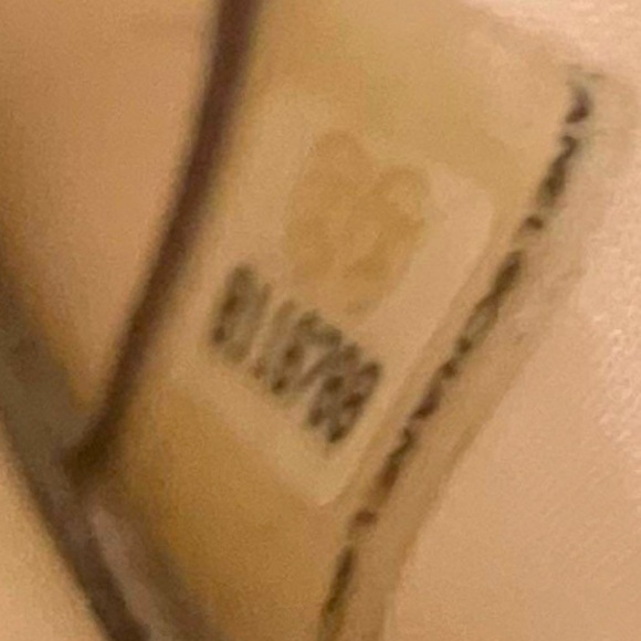 Chanel Chocolate bar Cocomark Enamel Bi-fold wallet - Picture 3 of 13